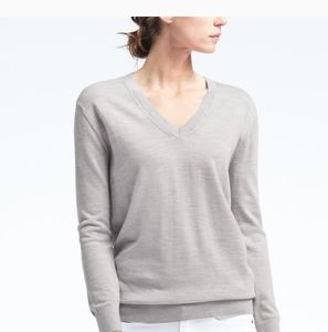 Banana Republic Grey V-Neck Sweater Women's Sz X-Small Like New
